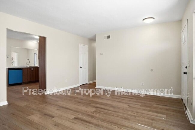 Photo - 3408 Clavelita St