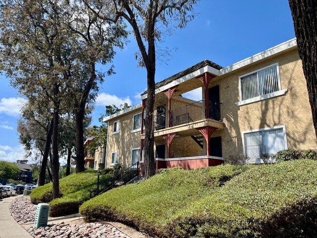 Building Photo - Remodeled 3 Bed/ 2 Bath Clairemont Mesa Unit 6110