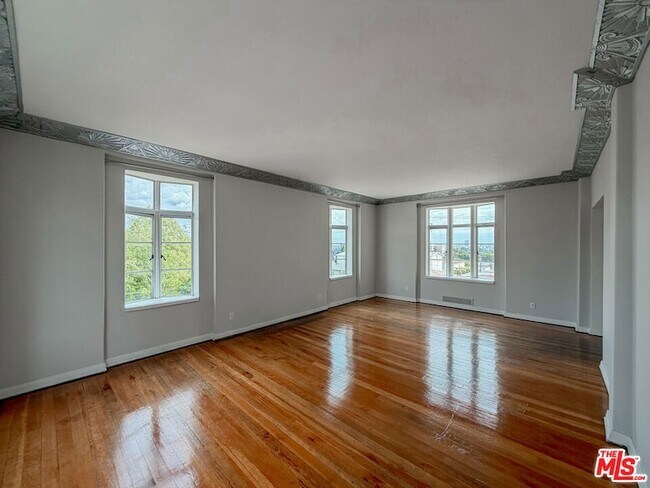 Photo - 1314 Hayworth Ave Unit 403