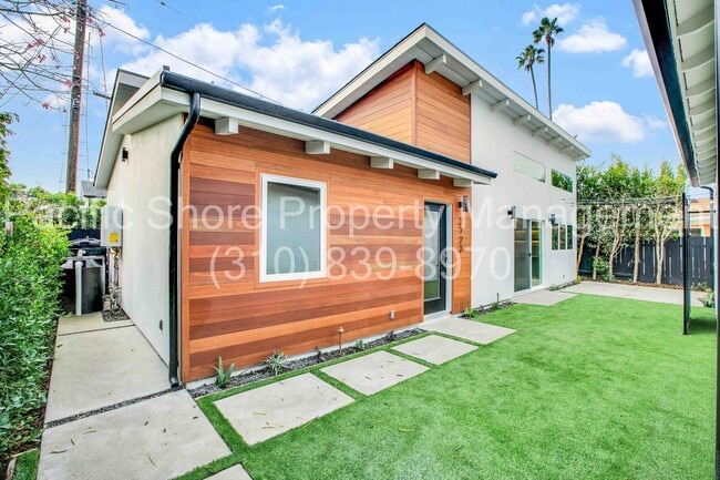 Building Photo - 2721 Burkshire Ave Unit 2723 Burkshire Ave