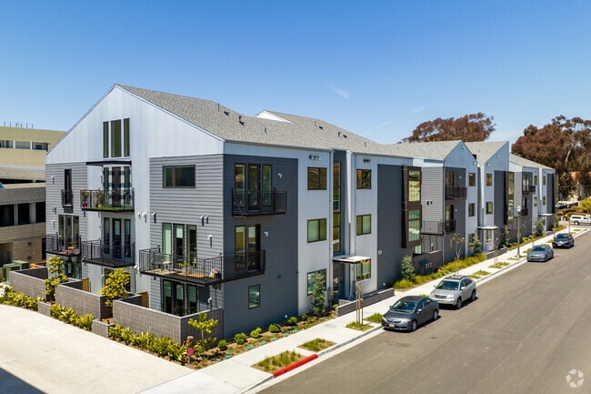Building Photo - Cora