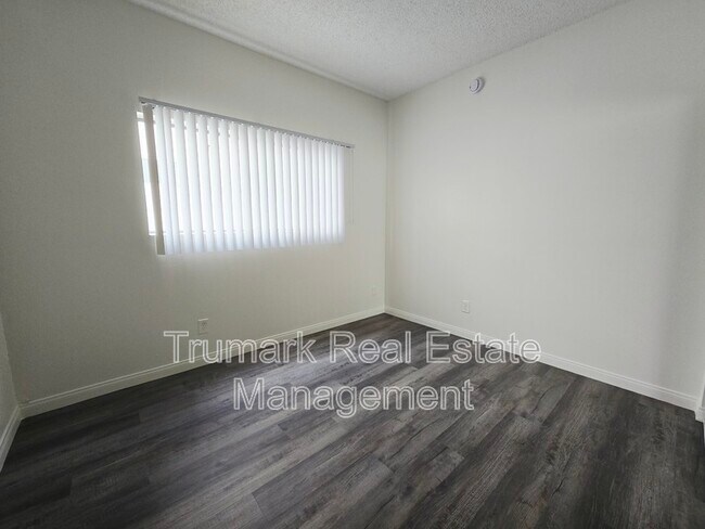 Photo - 14605 Burbank Blvd Unit 103