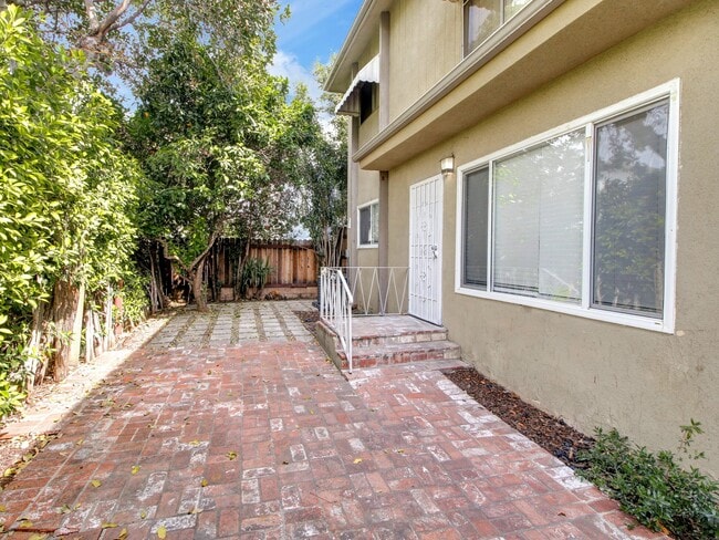 Photo - 1040 N Sierra Bonita Ave Unit 1