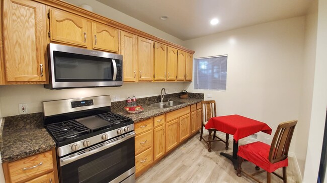 Photo - 17307 Burbank Blvd