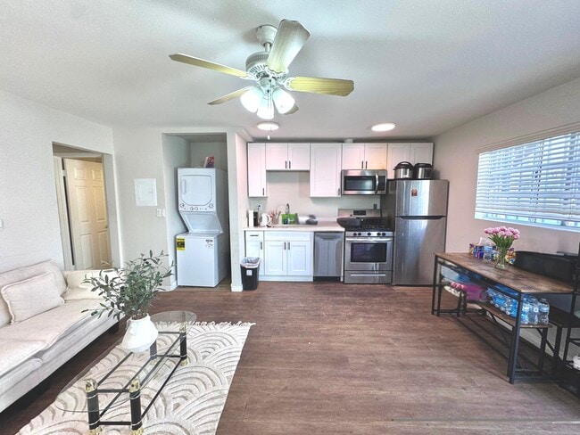 Photo - 703 W 30th St