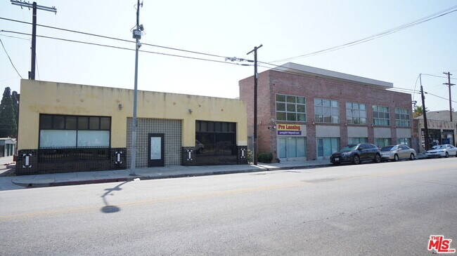 Photo - 922 W 23rd St Unit 103