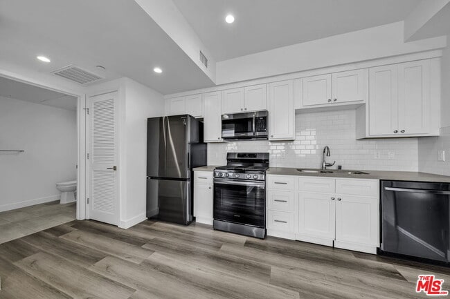 Photo - 667 N Wilton Pl Unit 504