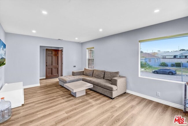 Photo - 1920 Van Wick St