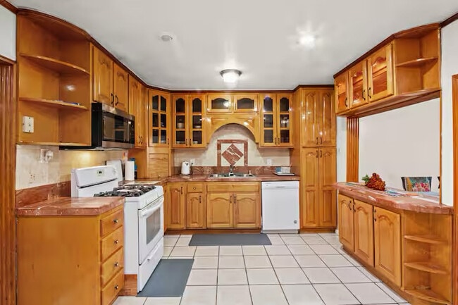 Photo - 430 E 184th St