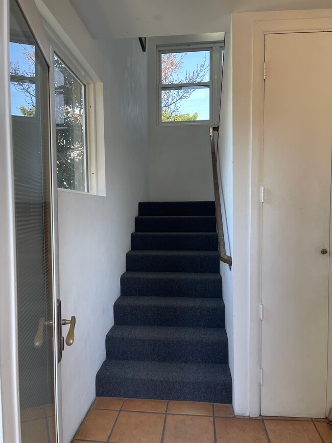 Building Photo - 1827 18th St Unit C