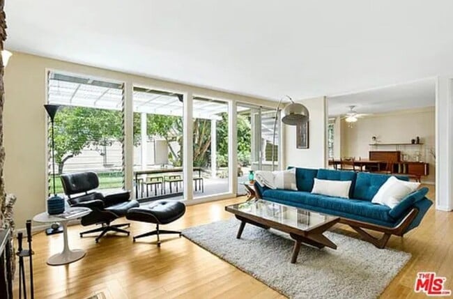 Photo - 3506 Beethoven St