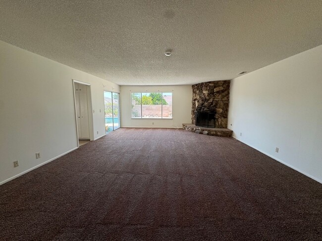 Photo - Three Bedroom Two Bathroom Pool Home in He...