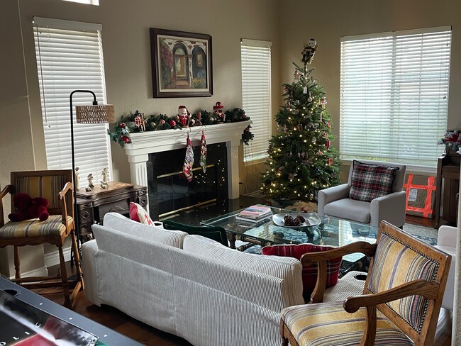 Living room - 5028 Pearlman Way