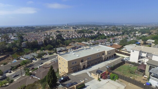 Building Photo - Gorgeous 2 Bed/2 Bath Point Loma Apartment - Views, W/D, Open Concept & More! Unit 10