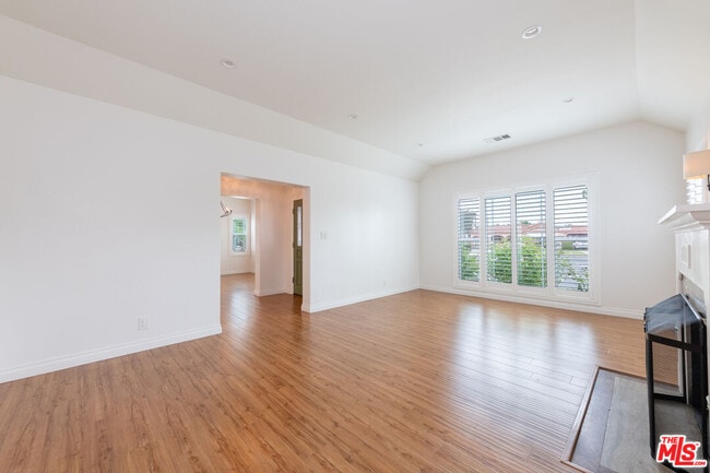 Photo - 3990 Degnan Blvd