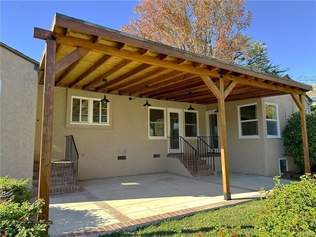 Building Photo - 2026 Pepper Dr