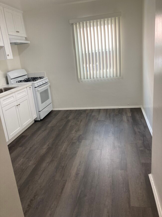Photo - 10535 National Blvd