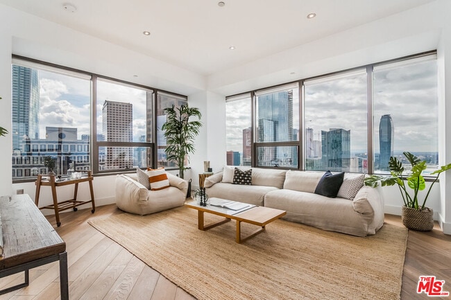 Building Photo - 1100 Wilshire Blvd Unit 1911