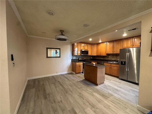 Photo - 18512 Mayall St