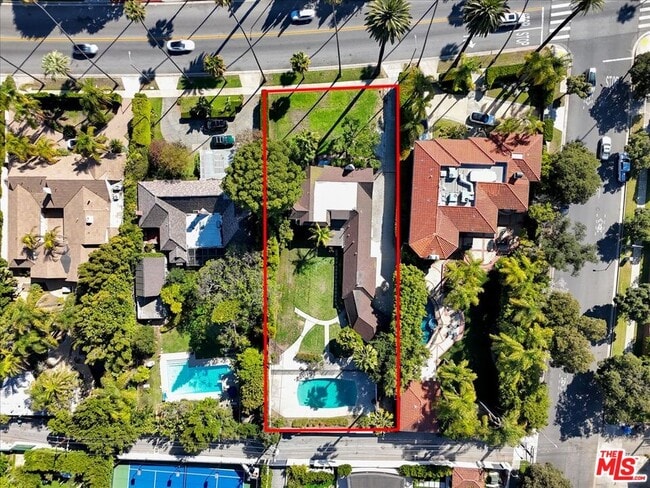 Photo - 626 N Canon Dr House