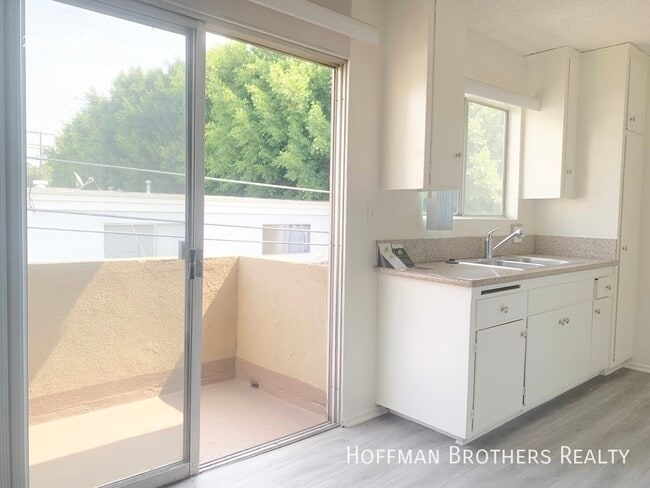 Photo - 1642 Barry Ave Unit 12