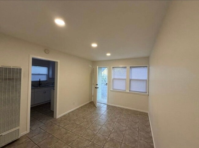 Photo - 731 W Vernon Dr Unit 1/2