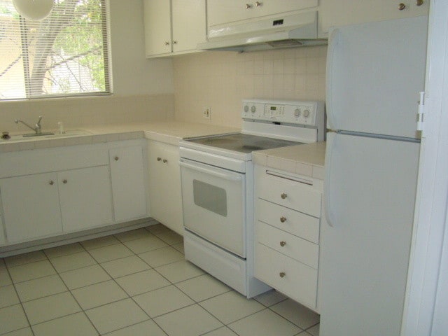 Kitchen - 533 S Hudson Ave Unit Upper Corner