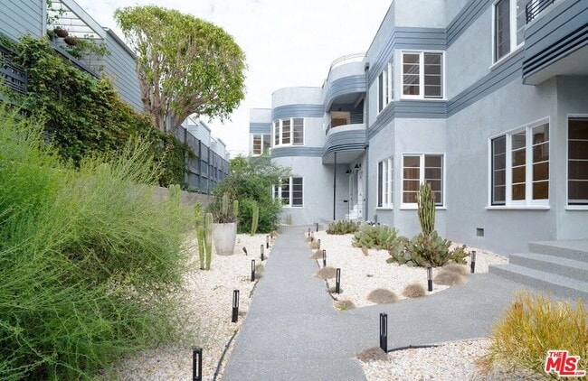 Building Photo - 1021 17th St Unit A