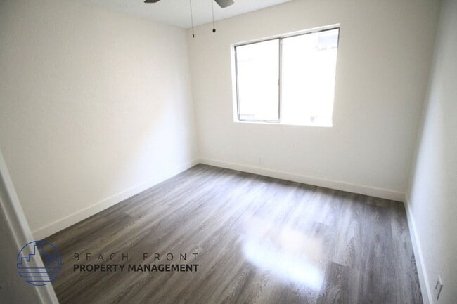 Photo - 11503 Menlo Ave