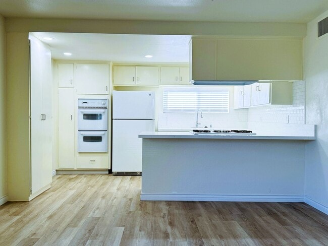 Photo - 2105 E Petunia St