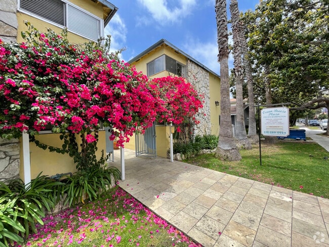 Building Photo - 3753 S Barrington Ave Rental
