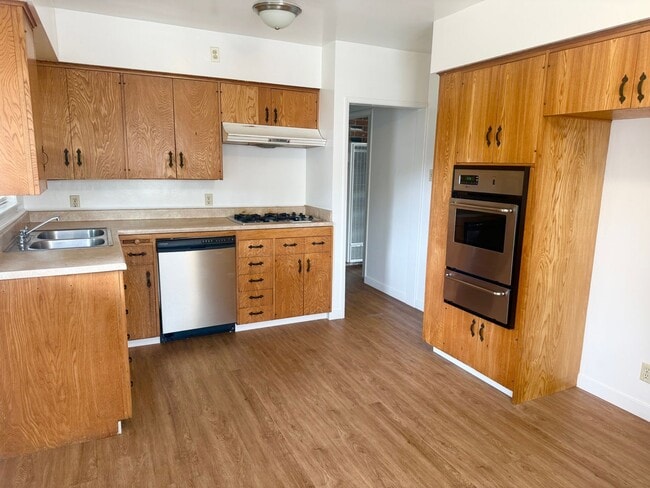 Photo - Carson St 2413-2415 Unit 2415