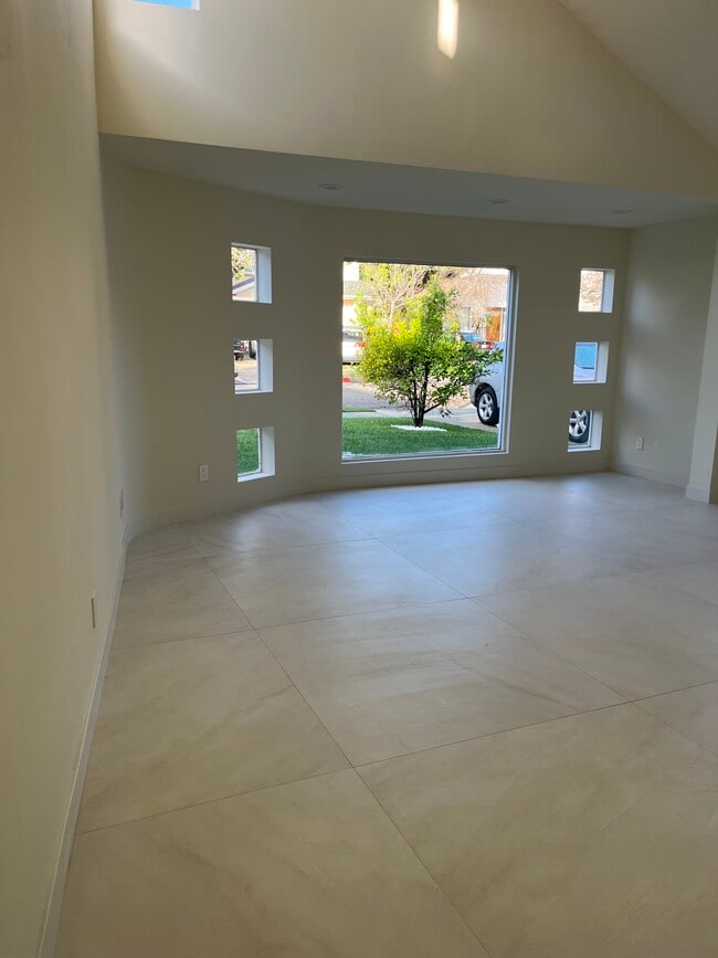 Photo - 454 S Clark Dr