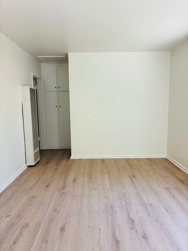 living room - 836 Fischer St Unit D