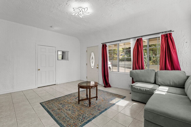 Photo - 1635 McCollum St