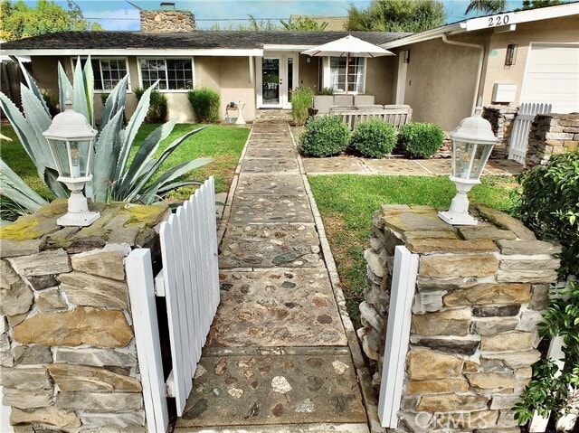 Photo - 220 Loyola Rd