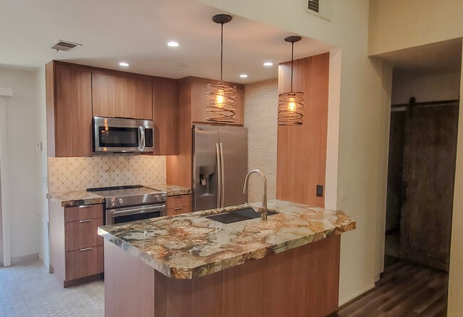 Building Photo - 74563 Sagebrush Dr Unit #2