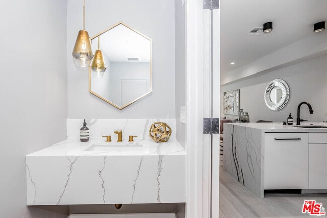 Photo - 105 S Doheny Dr Unit 205