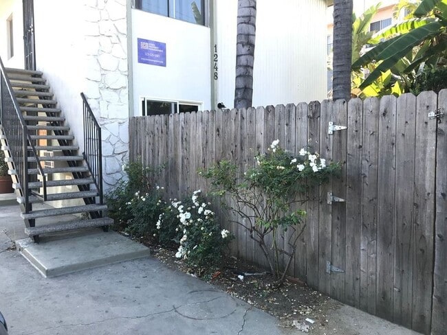Building Photo - 1248 N Las Palmas Ave Rental