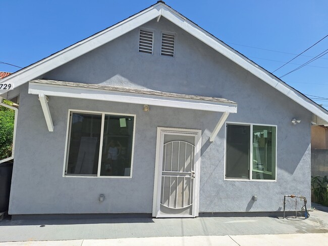 Building Photo - 729 W 41st St