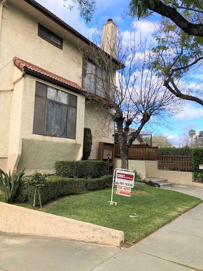 Building Photo - Cozy 3 bedroom Condo in the most demanded Alhambra neighborhood next to Costco Unit 6