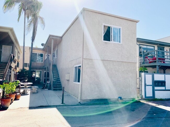 Building Photo - 825-827 San Fernando Place Unit 825 San Fernando Place