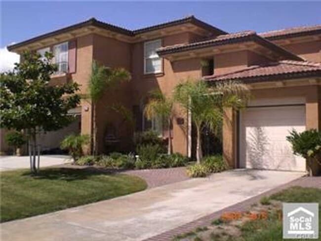 Spacious 5 Bedroom 3 Bathroom Home with 3 ... - Spacious 5 Bedroom 3 Bathroom Home with 3 ...