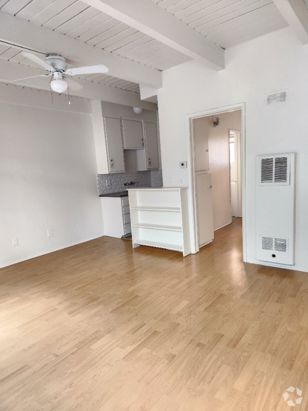 Building Photo - 1909 Beachwood Dr Unit 8 Rental