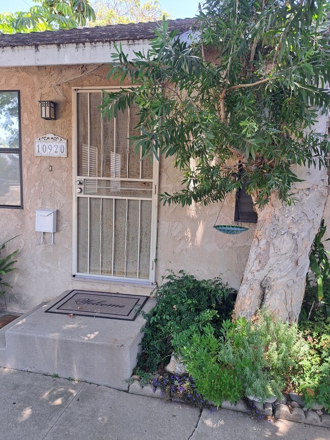 Building Photo - 10920 Culver Blvd Unit 10920 Rental