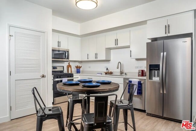 Photo - 10568 Gateway Prom Unit 230