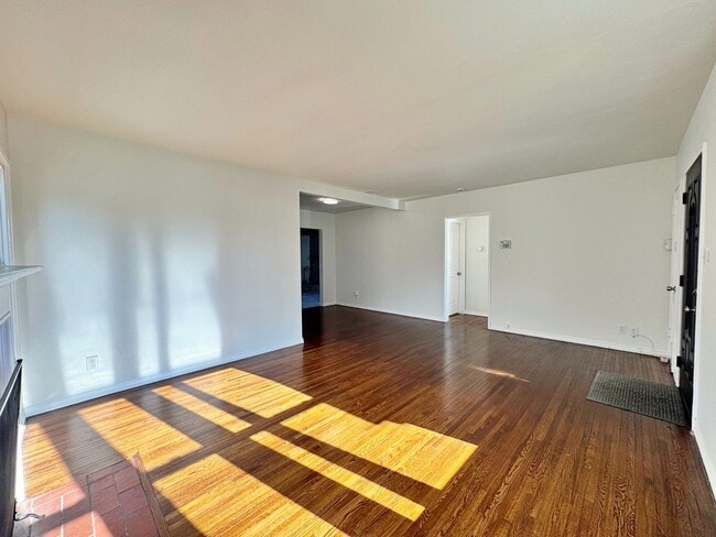 Photo - 3920 Clark Ave