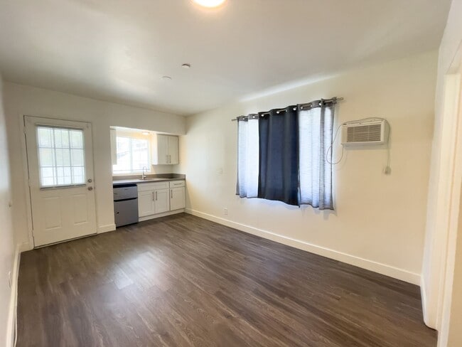 Photo - 1213 Dewey Ave Unit 1213 1/2