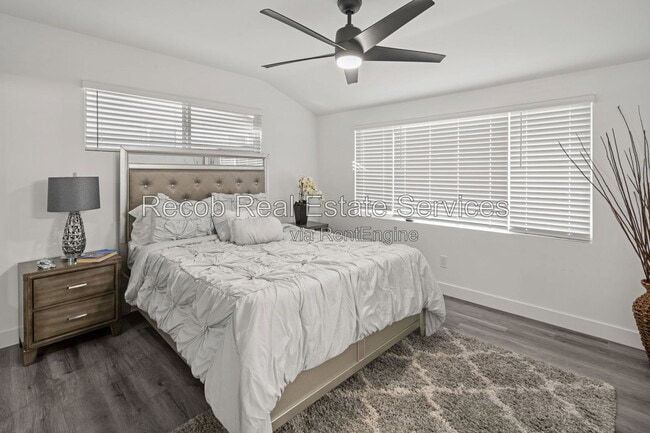 Photo - 4988 Genesee Ave Unit 4980