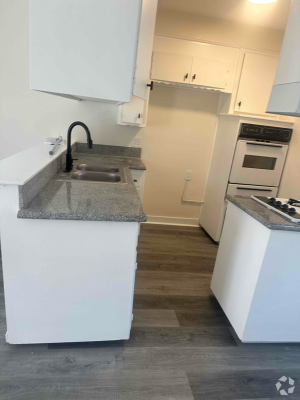 Building Photo - 2510 S Anchovy Ave Rental